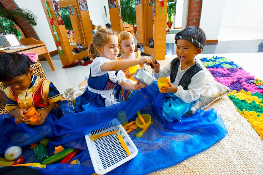 EtonHouse pre-school role playing with children.jpg EtonHouse pre-school role playing with children.jpg